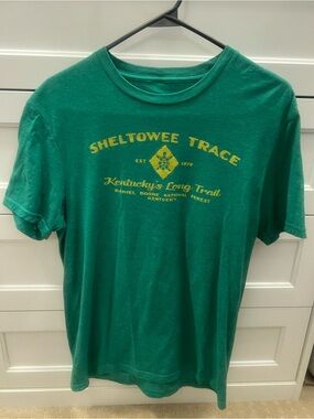 Men’s Sheltowee Trace Green Graphic Tee-Size S
